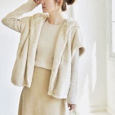 quaranciel: フーディー フェイクファー ドロスト ジップ ショート ベスト