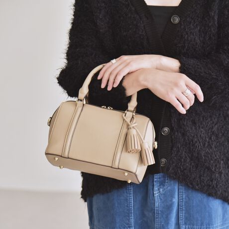 [^ԁF610000009]2025AWquarancielfUCV[YXŊ􂷂A~j{XgobOBO\ȃV_[xgt2waydlŁACV[ɂăV_[obOƂĂg܂BƂRpNgȃTCYȂAz܂Ag₷ACeB~j}ȃfUCłA^bZ`[tŃgh^bZ͎Oł̂ŁÃobOɕtȂǃAWł܂Bdl|PbgFɂQit@Xi[tPEI[v|PbgPjEC背[x̂߁AX܂ł̓WJ͂܂B̐i͖C␅GɂAF̐Sz܂Bgp̍ۂ͏\ӂB܂AGꂽԂő̕Əd˂ĒuȂŉBƖ̊֌Wp\REX}[gtHȂǂ̊ɂAFقȂČꍇ܂Bi̐F́Aڍׂ̐nAbv摜QƂBipׂɁAAeV^OEl[KmF̏Ap͂舵B摜̏i̓TvłBۂ̏iƎdlAHATCY኱قȂꍇ܂B