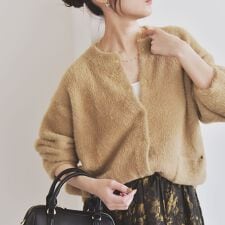 《予約》quaranciel:〈手洗い可能〉フェイクファー クルーネック コンパクト ニット カーデ