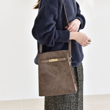 [^ԁF610000010]2025AWquarancielfUCtgɃS[h̋ƋGߊ̂fނ|Cg̃V_[obOBXNGA^̃tHg₷ƃgh˔fUCBRpNgȃTCYȂ}`tȂ̂Ōڈȏ̎[͂łB|PbgtȂ̂ŁACz⌮ȂǍׂACeSĎ^тł܂BǂƊ̂ŁAIIt̃V[킸g܂Bdl|PbgF1iɃI[v|Pbg1jV_[xgF\EC背[x̂߁AX܂ł̓WJ͂܂Bfނ̓AoN򉻂܂Bgp̗LɊւ炸AoN򉻂͐is܂B炩߂B̓ꏊ⍂ɂȂꏊł̕ۊǂ͔ĂBfފ肢ߓVRfލfނɂ炸̐F̐Sz܂̂ŁACyщJV̂gp┒n̈ߕ𒅗p̍ۂ͂ɂ͏[ӉBޓ̃bL̑ϋv͎ނɂقȂNƂƂɕωĂ܂BbLꕅHAߕɕt邱Ƃ܂̂ŁAӉBƖ̊֌Wp\REX}[gtHȂǂ̊ɂAFقȂČꍇ܂Bi̐F́Aڍׂ̐nAbv摜QƂBipׂɁAAeV^OEl[KmF̏Ap͂舵B摜̏i̓TvłBۂ̏iƎdlAHATCY኱قȂꍇ܂B