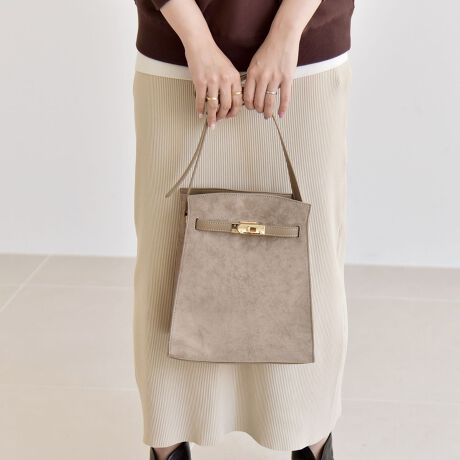 [^ԁF610000010]2025AWquarancielfUCtgɃS[h̋ƋGߊ̂fނ|Cg̃V_[obOBXNGA^̃tHg₷ƃgh˔fUCBRpNgȃTCYȂ}`tȂ̂Ōڈȏ̎[͂łB|PbgtȂ̂ŁACz⌮ȂǍׂACeSĎ^тł܂BǂƊ̂ŁAIIt̃V[킸g܂Bdl|PbgF1iɃI[v|Pbg1jV_[xgF\EC背[x̂߁AX܂ł̓WJ͂܂Bfނ̓AoN򉻂܂Bgp̗LɊւ炸AoN򉻂͐is܂B炩߂B̓ꏊ⍂ɂȂꏊł̕ۊǂ͔ĂBfފ肢ߓVRfލfނɂ炸̐F̐Sz܂̂ŁACyщJV̂gp┒n̈ߕ𒅗p̍ۂ͂ɂ͏[ӉBޓ̃bL̑ϋv͎ނɂقȂNƂƂɕωĂ܂BbLꕅHAߕɕt邱Ƃ܂̂ŁAӉBƖ̊֌Wp\REX}[gtHȂǂ̊ɂAFقȂČꍇ܂Bi̐F́Aڍׂ̐nAbv摜QƂBipׂɁAAeV^OEl[KmF̏Ap͂舵B摜̏i̓TvłBۂ̏iƎdlAHATCY኱قȂꍇ܂B