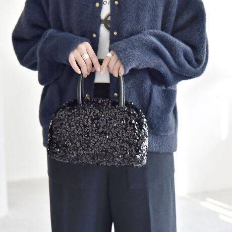 [^ԁF610000015]2025AWquarancielfUC؂₩Əi˂낦AXpR[̃~j{XgobOB߂XpR[̉ŕ\ςAR[fBl[g̃ANZgɁRpNgȂ}`̂ŁAzƃX}[gtH̐Ki[\BnhŏiɁAt̃V_[xgtČ|ŃJWAȕ͋CɁBfC[IP[W܂ŁALV[Ŋ􂷂2waydlłBdl|PbgFɂPit@Xi[tPjEC背[x̂߁AX܂ł̓WJ͂܂BƖ̊֌Wp\REX}[gtHȂǂ̊ɂAFقȂČꍇ܂Bi̐F́Aڍׂ̐nAbv摜QƂBipׂɁAAeV^OEl[KmF̏Ap͂舵B摜̏i̓TvłBۂ̏iƎdlAHATCY኱قȂꍇ܂B