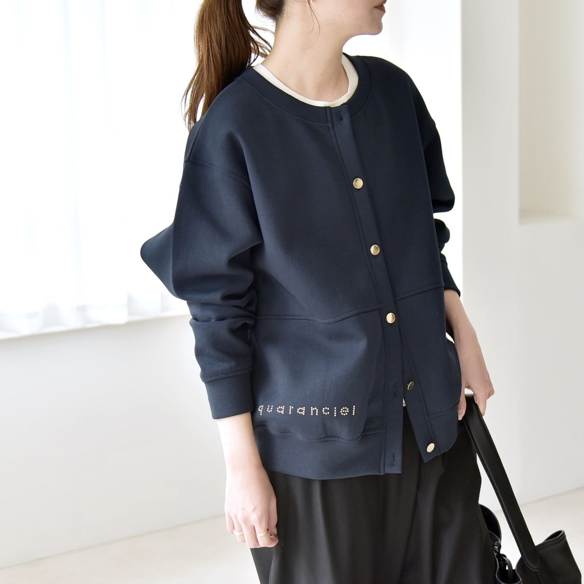 quaranciel:〈洗濯機可能〉スタッズ ロゴ ダンボール スウェット