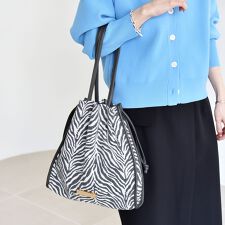 《予約》quaranciel: 2way アニマル パイピング 巾着 トートバッグ（A4対応）