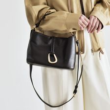 《予約》quaranciel: 2way バックル スクエア ショルダー バッグ