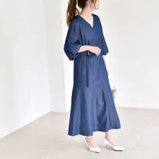 quaranciel:〈洗濯機可能〉ツイル Vネック ベルト フレア ワンピース