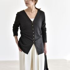 《予約》quaranciel:〈洗濯機可能〉ジャカード ジャージー Vネック ギャザー カーディガン