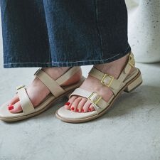 《予約》quaranciel: 2ストラップ ベルト サンダル