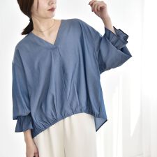 《予約》quaranciel:〈洗濯機可能〉Vネック ギャザーヘム ブラウス