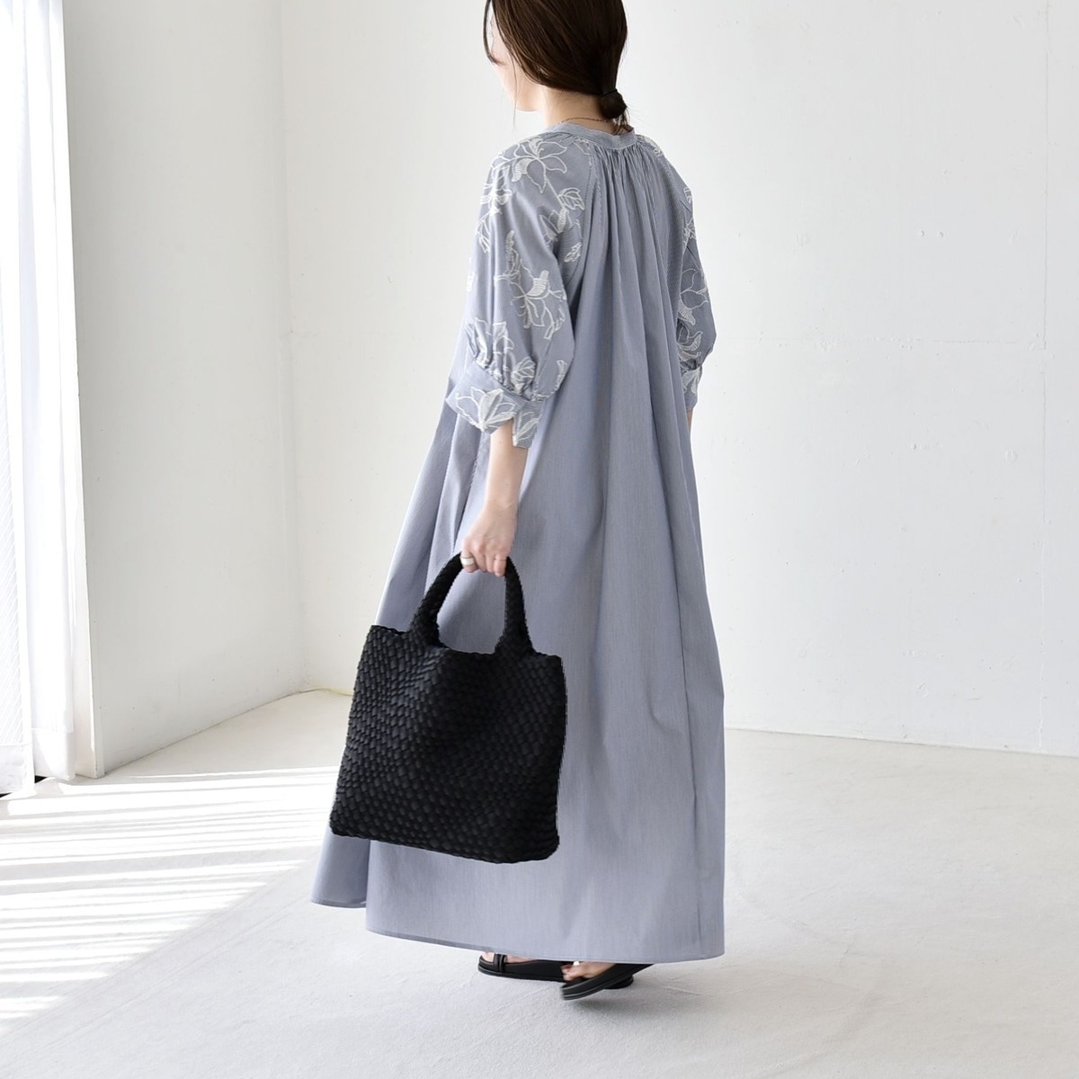quaranciel:〈洗濯機可能〉ストライプ フラワー刺繍 スキッパー シャツ