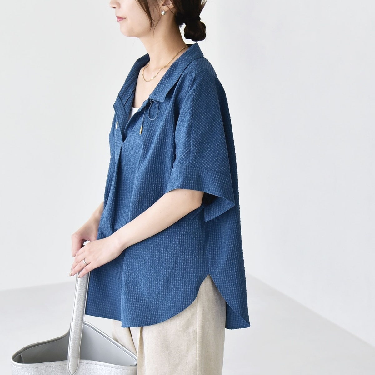 quaranciel サッカー ドロストカラー スキッパー シャツ ブラウス quaranciel:〈手洗い可能〉サッカー ドロストカラー スキッパー シャツ