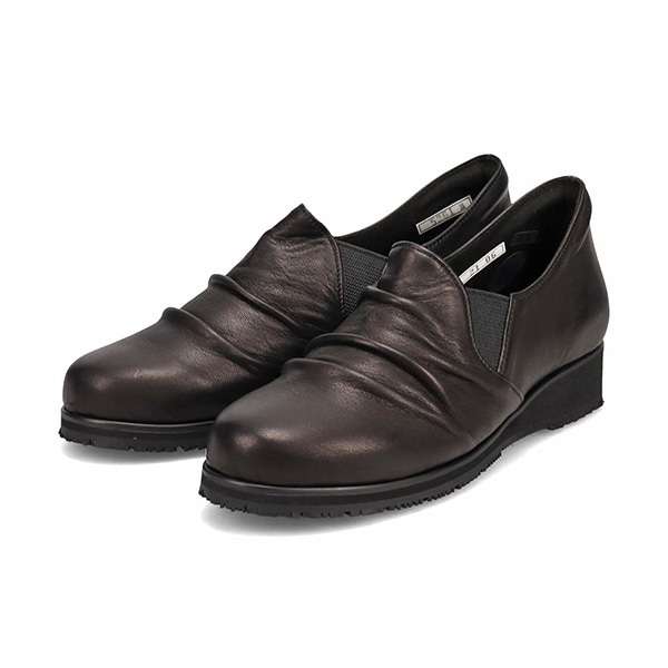 City Golf ゆったりとした足入れで履き心地が非常に良い スリップオン