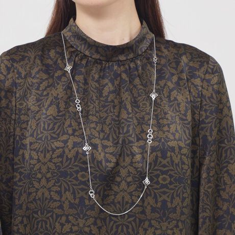 [^ԁFK1V03532__]̂ilbNXPaul Stuart̓łAAt@xbgP`[tɂPUCÑp[cgplbNXłB􉽊ŵ悤ȃT[N`F[킹ÂfUCɎdグ܂BOlbNXƂĂł͂ȂAdɂĂiɋĂ܂Bق̃lbNXƃC[hX^CO߂łBlXȃV[Ɋ􂷂ACełB