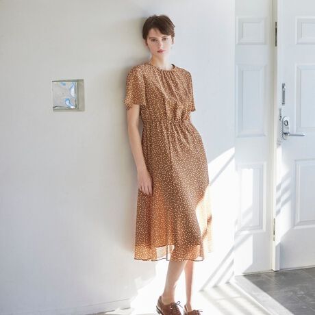 [^ԁFK1J09534__]tAVGbgiȃhbgs[XyfށziȃVA[ƂƂhC^b`̕\ʊ̃hr[VtHfނgpĂ܂B_炩ȕƃ}bgȎ̑fނłB_ɔzꂽhbgvg͏iǂNVJȕ͋C܂ByfUCzEhJ[ƃtAȑGKgȃs[XłB͗nȂ̃fUCŁAǂVA[y₩Ȉۂ^܂BEGXg̐ؑւʒu̓SdlŒSn̗ǂƃn̂VGbg肾܂BXJ[g͐ɌĊɂ₩ɍLtAfUCŉ؂₩vX܂BiȃX^COꒅŊfACełBx[VbNԃJ[̃lCr[Ɛꂽ_Ȉۂ̃L̂QFWJłBfނ̃uEXFK1L10534fނ̃s[XFK1J09534Ŏ􂢂łEHbVudlłB