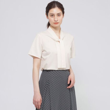 [^ԁFK1P05582__]KȒSñW[WfރvI[o[yfށz_炩ȕ̖ȎƃXgb`̂|GXegpfނgpĂ܂BW[WfނȂẑ悤ȃnƊ炩ȕ\ʂfނłBSn̗ǂƂƂG肪ƂȂĂ܂B yfUCz{E^CfUC̃Jbg\[vI[o[łB{E^C͈ꊪłꂢɊdlɂȂĂ܂BꖇŏiȃX^COɎdオقAWPbg̃Ci[ƂĂ􂷂ꒅłBrWlXV[炨oV[܂ŕL񂵂ł܂BpcAXJ[g킸lXȃ{gɍ킹₷\ACełBR[fBl[gɎ₷x[VbNJ[̃zCgƃlCr[ɉAڂ䂭zƂۂ̃u[ƗD͋CCgsN̂SFWJłBŎ􂢂łEHbVudlłBfifBe[摜j:H168 B78 W59 H83 pTCY:6