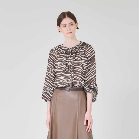 [^ԁFK1L07609__]ڂ䂭vg̃{[uEXyfށz\ʊ̂關nfނgpĂ܂BǂVA[ƃh[v̂iȑfނłBƂhCȔG肪̑fނłBό`XgCvŃAj}̂悤ȏiȃvggpĂ܂ByfUCzՂƕʂƂꒅŒfuEXłBƂ̂VGbgŃOWA[YꒅƂȂĂ܂B݌̃MU[ƃ{[̂郉OX[uŉ؂₩Ɏdグ܂B̓SdlłӂƂfUCŗDۂ^܂B{̂肰Ȃ̃S[hiȃANZg܂BChpce[p[hpcAtAXJ[gȂǗlXȃ{gɍ킹₷A݊̂ACełBŎ􂢂łEHbVudlłBfifBe[摜j:H168 B78 W59 H83 pTCY:6