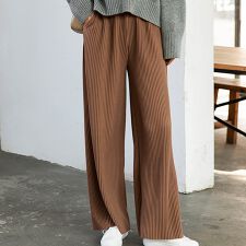 メゾンドラティール(maison de LATIR)のリピ続出！秋冬プリーツリブワイドパンツ。形状記憶でシワしらず。ボトムス　パンツ ハイウエスト