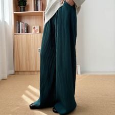 メゾンドラティール(maison de LATIR)のリピ続出！秋冬プリーツリブワイドパンツ。形状記憶でシワしらず。ボトムス　パンツ ハイウエスト