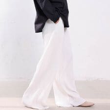 メゾンドラティール(maison de LATIR)のリピ続出！秋冬プリーツリブワイドパンツ。形状記憶でシワしらず。ボトムス　パンツ ハイウエスト