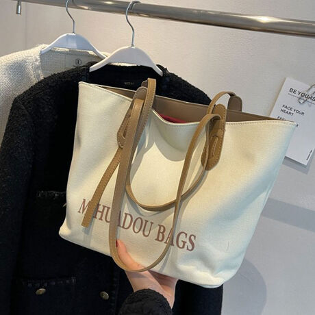 [^:ri-bag-0395-c]A4TCỸt@Cm[gp\RAɂ̓ybg{g܂ŁAՂ[łg[gobOB<br>ɎgĂ鐶nƌ`ۂAꂽۂ^Ă܂B<br>VbNȃfUCȂ̂ŁAǂȃX^Cɂ}b`₷AfC[[X͂Aʂȓɂ҂B<br>LV[Ŋ􂵂ĂDGACełB<br><br>ӎ<br>Eg̃j^[[ɂAEFۂ̏iƈقȂČꍇ܂B<br>E\LTCY͑ɂ1`2cm̌덷ꍇ܂B܂B