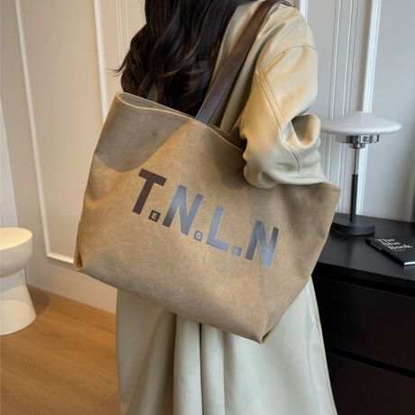 [^:ri-bag-0396-c]ŷŎ^т₷A␅ɂƂg[gobOB<br>ɗDAӂƂ_炩ȎG̐ńA݂肵ƂĂ̂ł񕨂ĂSłB<br>x[XJ[ƈ炵SfUC͒j킸g₷Aigɂ҂B<br>A4TCYm[gp\RA}C{gȂǂ[łeʂȂ̂ŁAʋ΂ʊw͂AsoAƂȂǕLV[Ŋ􂵂܂B<br><br>ӎ<br>Eg̃j^[[ɂAEFۂ̏iƈقȂČꍇ܂B<br>E\LTCY͑ɂ1`2cm̌덷ꍇ܂B܂B