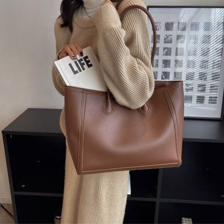 [^:ri-bag-0398-c]LȕƂ肵TCY͂̃g[gobOłB<br>炩ŏ_炩fނŁAJ̓ɂC˂Ȃ̂ꂵ|CgB<br>eʂŁAוSĂgArWlXJWA܂ŕLV[Ŋ􂵂܂B<br>ƂŏdוłSB<br>肰Ȃ򂪂ifUC͂łB<br>ӎ<br>Eg̃j^[[ɂAEFۂ̏iƈقȂČꍇ܂B<br>E\LTCY͑ɂ1`2cm̌덷ꍇ܂B܂B