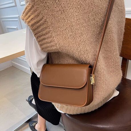 [^:ri-bag-0381-c]肰ȂvXIXNGA^̃~j}ȃV_[obOB<br>VvȃfUCȂAn肵肵Ă܂B<br>V_[Xgbv͒̒߂\ŁA҂̃X^CŎĝ|CgB<br>x[VbNȃfUCpłLV[Ŋ􂵂܂B<br><br>ӎ<br>Eg̃j^[[ɂAEFۂ̏iƈقȂČꍇ܂B<br>E\LTCY͑ɂ1`2cm̌덷ꍇ܂B܂B