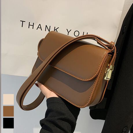 [^:ri-bag-0381-c]肰ȂvXIXNGA^̃~j}ȃV_[obOB<br>VvȃfUCȂAn肵肵Ă܂B<br>V_[Xgbv͒̒߂\ŁA҂̃X^CŎĝ|CgB<br>x[VbNȃfUCpłLV[Ŋ􂵂܂B<br><br>ӎ<br>Eg̃j^[[ɂAEFۂ̏iƈقȂČꍇ܂B<br>E\LTCY͑ɂ1`2cm̌덷ꍇ܂B܂B