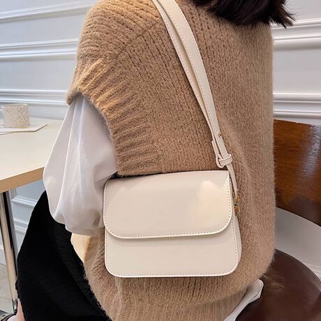 [^:ri-bag-0381-c]肰ȂvXIXNGA^̃~j}ȃV_[obOB<br>VvȃfUCȂAn肵肵Ă܂B<br>V_[Xgbv͒̒߂\ŁA҂̃X^CŎĝ|CgB<br>x[VbNȃfUCpłLV[Ŋ􂵂܂B<br><br>ӎ<br>Eg̃j^[[ɂAEFۂ̏iƈقȂČꍇ܂B<br>E\LTCY͑ɂ1`2cm̌덷ꍇ܂B܂B