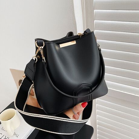 [^:ri-bag-0402-c]ƂtH͂̃V_[obOB<br>傫߂̃}`Aڈȏ̎[͂𔭊Bו̂oɂ҂łB<br>ɂ͎d؂肪Ă̂ŁA𐮗₷At@Xi[t|PbgĂ邩MdiSĎ^ׂobOB<br>O\ȃV_[xg͒ł邩AD݂̃X^CŎg܂B<br><br>ӎ<br>Eg̃j^[[ɂAEFۂ̏iƈقȂČꍇ܂B<br>E\LTCY͑ɂ1`2cm̌덷ꍇ܂B܂B