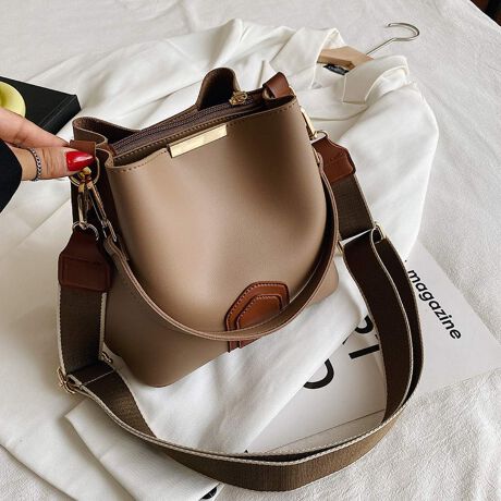 [^:ri-bag-0402-c]ƂtH͂̃V_[obOB<br>傫߂̃}`Aڈȏ̎[͂𔭊Bו̂oɂ҂łB<br>ɂ͎d؂肪Ă̂ŁA𐮗₷At@Xi[t|PbgĂ邩MdiSĎ^ׂobOB<br>O\ȃV_[xg͒ł邩AD݂̃X^CŎg܂B<br><br>ӎ<br>Eg̃j^[[ɂAEFۂ̏iƈقȂČꍇ܂B<br>E\LTCY͑ɂ1`2cm̌덷ꍇ܂B܂B