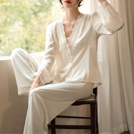 [^:ri-ro-0005-c]GKgȃ[XVN[EFA㉺ZbgB<br>lbNƑApcɎ{ꂽ傫ȃ[XAƃGKgĂ܂B<br>Ƃŉ߂ԂƓʂɂĂAiłȂ炵fUĆB<br>VN̂悤ȂȂ߂炩ȎƁADȌ򂪊AGǂłB<br>ƒ邾ŁACtbVłACeB<br><br>ӎ<br>Eg̃j^[[ɂAEFۂ̏iƈقȂČꍇ܂B<br>E\LTCY͑ɂ1`2cm̌덷ꍇ܂B܂B