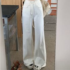 夏の大人こなれ感を演出するワイドデニムパンツ