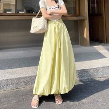 軽やかなマキシ丈バルーンスカート