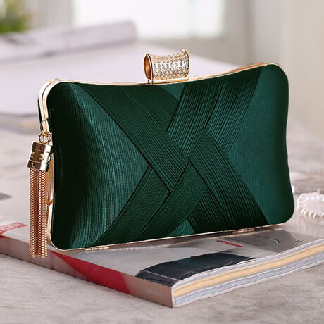 [^:f-bag-0008-c]tg̃NXfUC|Cg̃r[Y^bZtNb`obOoBV_[`F[Ă̂ŋCɂăNb`obOɂV_[obOɂłႤD̂łtg̃NX͗lŏiȍoȂAr[Y^bZ₪܌̃CXg[ŉ؂₩fUC咣߂Ȃ̂łǂȃR[fɂ킹邱Ƃł܂IӎEg̃j^[[ɂAEFۂ̏iƈقȂČꍇ܂BE\LTCY͑ɂ1`2cm̌덷ꍇ܂B܂BEA4Ήi22~31cm)F~Ezi10~20cmjF~Eybg{gi500mljF~Eybg{gci500mljF~