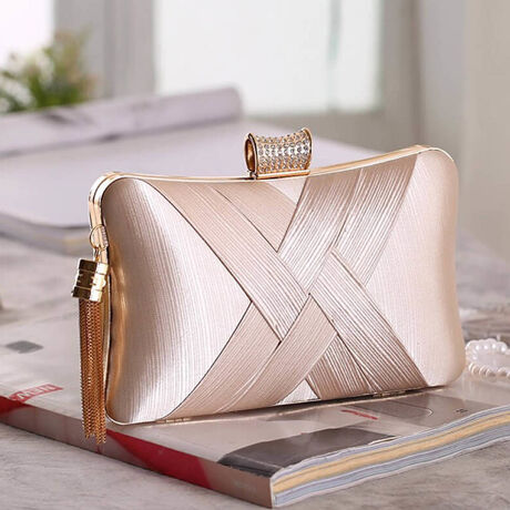 [^:f-bag-0008-c]tg̃NXfUC|Cg̃r[Y^bZtNb`obOoBV_[`F[Ă̂ŋCɂăNb`obOɂV_[obOɂłႤD̂łtg̃NX͗lŏiȍoȂAr[Y^bZ₪܌̃CXg[ŉ؂₩fUC咣߂Ȃ̂łǂȃR[fɂ킹邱Ƃł܂IӎEg̃j^[[ɂAEFۂ̏iƈقȂČꍇ܂BE\LTCY͑ɂ1`2cm̌덷ꍇ܂B܂BEA4Ήi22~31cm)F~Ezi10~20cmjF~Eybg{gi500mljF~Eybg{gci500mljF~