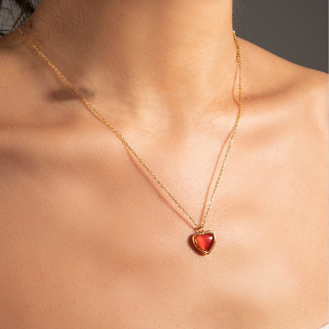 可愛すぎないハートジュエリーネックレス