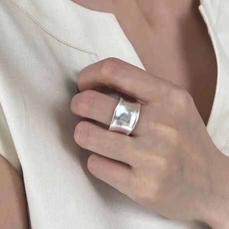 [^:f-acc-0115-c]̃X^COɂ肰ȂANZgYĂ郊OB<br>Vo[̂炩ȋPA茳ɐꂽۂvX܂B<br>ItBXł̂ꂢ߂ȃWPbgX^Cɂ߁B<br>i`t@bVXg[geCXgA؍t@bV܂ŁALރfUCłB<br>ʂ킸ANZT[ƎRɊy݂ɂ҂B<br><br>ӎ<br>Eg̃j^[[ɂAEFۂ̏iƈقȂČꍇ܂B<br>E\LTCY͑ɂ1`2cm̌덷ꍇ܂B܂B