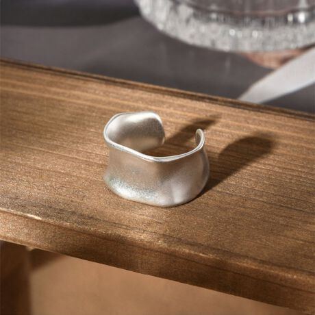 [^:f-acc-0115-c]̃X^COɂ肰ȂANZgYĂ郊OB<br>Vo[̂炩ȋPA茳ɐꂽۂvX܂B<br>ItBXł̂ꂢ߂ȃWPbgX^Cɂ߁B<br>i`t@bVXg[geCXgA؍t@bV܂ŁALރfUCłB<br>ʂ킸ANZT[ƎRɊy݂ɂ҂B<br><br>ӎ<br>Eg̃j^[[ɂAEFۂ̏iƈقȂČꍇ܂B<br>E\LTCY͑ɂ1`2cm̌덷ꍇ܂B܂B