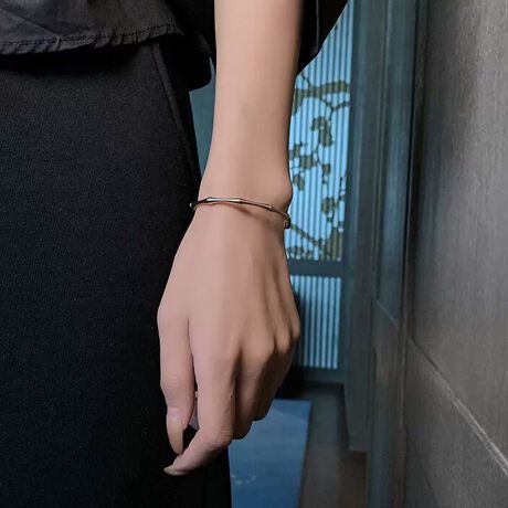 [^:f-acc-0118-c]ou[tHۓIȃuXbgB<br>₩Ȍ򂪁A茳ɉ؂₩Ɖ݂YĂ܂B<br>肵Aǂ葶݊̂ŁAĩR[fɃvX邾łȂꊴoB<br>i`ȕ͋CȂAi̗ǂĂfUCȂ̂ŁANX^C킸y߂܂B<br><br>ӎ<br>Eg̃j^[[ɂAEFۂ̏iƈقȂČꍇ܂B<br>E\LTCY͑ɂ1`2cm̌덷ꍇ܂B܂B