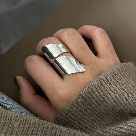 [^:f-rin-0028-c]wɂƊY悤ȁA炩ȋȐ̃OB<br>}bgȎwɂقǂ悢݊vXĂāAӂƂd܂łɌĂ̂͂łB<br>قǂ悢{[ȂAǂ@ׂfUĆAVvȃR[f̃ANZgɁB<br>JWAɂLC߂ɂȂނ̂ŁACɍ킹Ċy߂̂|CgB<br><br>ӎ<br>Eg̃j^[[ɂAEFۂ̏iƈقȂČꍇ܂B<br>E\LTCY͑ɂ1`2cm̌덷ꍇ܂B܂B