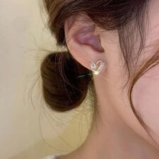 耳元にさりげないときめきシャインハートピアス オフィス オフィスカジュアル