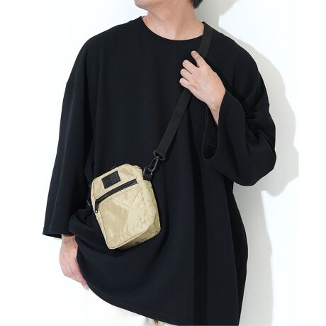 [^:14398027]j[G̃obORNVł͍ŏTCYƂȂV_[|[`łB̃RpNgŕ֗Ȏdl͗lXȃANeBreBł̗pɂKA|PbgɓƂ΂鏬ȈՓIɎ[ł邽߁AAE^[ɔE΂ă|PbgɊp邱Ƃł܂BEoɕ֗ȊÕbV|PbgEL[tbNɔzEwʂɃobOւ̎t\ȃXgbvzEO\ȃXgbvŃ~j|[`obOCobOƂĂSoulder PoucheʁF1.7LF190mmF130mmsF65mm