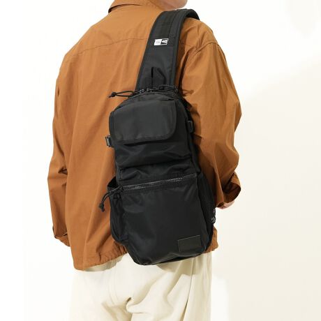 [^:14392107]bZW[obÔ悤Ɏ΂ߊ|Ŏgp邱ƂOƂ{fBobOłBc̃VGbgŁA֐lj[GȂł͂̋@\ɔzĂ܂BEO|Pbg̃Ci[ɃL[tbNɔzE̎[ɕ֗ȃCi[|PbgEoɕ֗ȃTCh|PbgEO\ȃV_[XgbvSling Body BageʁF12LF380mmF180mmsF150mm