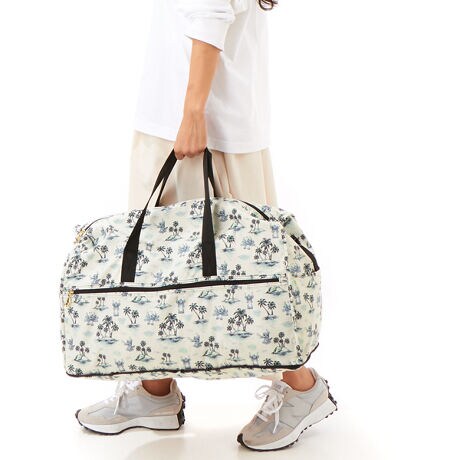 [^:HPL0004-Disney]fBYj[̐lCLN^[uXeBb`vfUCꂽL[gȃ{XgobOoIig痷sp܂ŁALgy{XgobOBgȂƂ̓RpNgɐ܂肽ŃX[cP[XJo̒ɁBgƂɂςƍLĎg܂BX[cP[XɃL[Ił̂ŗs̍ۂ͂ƂĂ֗BGRobOTuobOƂĂ劈BsÂyYobOƂĂ֗łBdʁF530geʁF38L