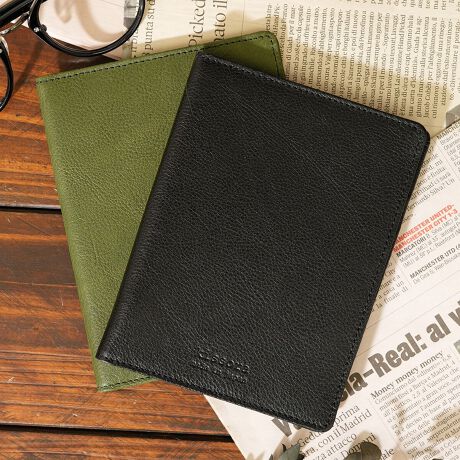 [^:KISN-025]kissora uI V[Ŷ݂FƁA_炩ȕ͋C܂ƂpX|[gP[XBt|PbgƃJ[hނ[ł|PbgtŁAsłX[YɎǗł܂BgނƂɎɓłAɂACeւƕωĂ{vgpłBjZbNXȃfUCȂ̂ŁAv[gɂ߂łByuIzyʂŏ_炩ȃChY̋vgpBF̗ǂƎG̗ǂɖ͓IȑfނłBn̖ꖇvdĂŁAfUCVvȂߕigɃIXXȃJWAȃV[YłBkissora/L\{̐ElBグIWiACeɁAC^AuhƂ̃R{[VȂ"kissora"̃tB^[ʂʂ̃U[ACeWJB