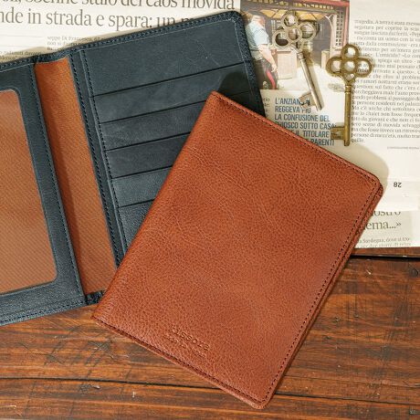 [^:KISN-025]kissora uI V[Ŷ݂FƁA_炩ȕ͋C܂ƂpX|[gP[XBt|PbgƃJ[hނ[ł|PbgtŁAsłX[YɎǗł܂BgނƂɎɓłAɂACeւƕωĂ{vgpłBjZbNXȃfUCȂ̂ŁAv[gɂ߂łByuIzyʂŏ_炩ȃChY̋vgpBF̗ǂƎG̗ǂɖ͓IȑfނłBn̖ꖇvdĂŁAfUCVvȂߕigɃIXXȃJWAȃV[YłBkissora/L\{̐ElBグIWiACeɁAC^AuhƂ̃R{[VȂ"kissora"̃tB^[ʂʂ̃U[ACeWJB