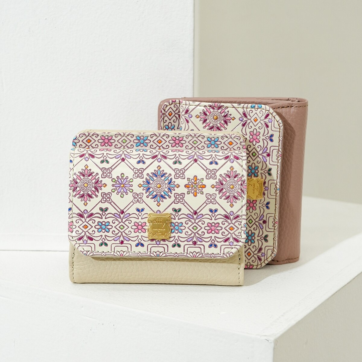 エンボスデイジーパール ミニウォレット | マリークワント(MARY QUANT