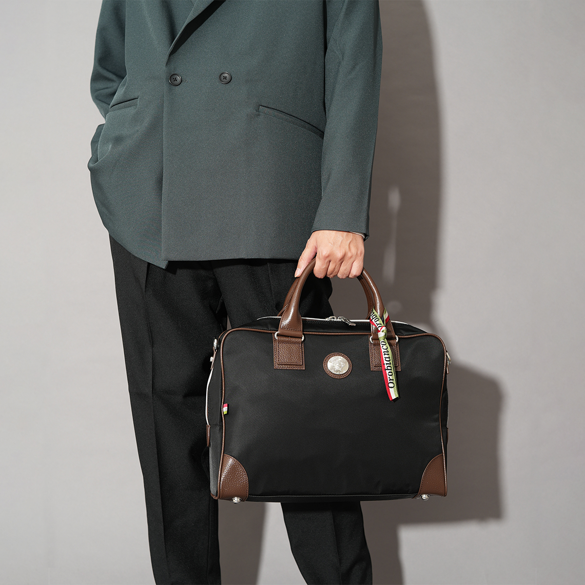 トゥモローランド×オロビアンコのビジネスバッグ 新品未使用イタリアの人気鞄ブランド