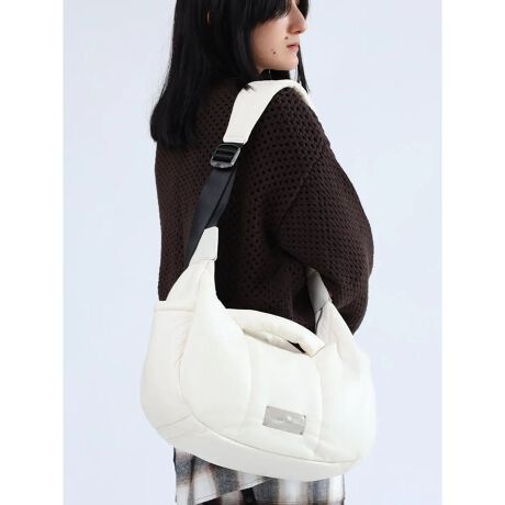 [^ԁF005103595]pfbĥ悤ȂӂƂ̊̒ɁALUSUD炵[hGbZX߂V_[obOBRpNgȃfUCȂAobOOɕ̃|PbgƍL}`Ŏ[͂BA5TCY܂ł̂oKi炭炭^тł܂B܂AV_[xg̈ꕔɂ{̂Ɠptfނgp邱ƂŁAւ̕SyB|͂ANXX^Cւ̃AW\łB30cm͈̔͂Œ߂ł̂ŁAgg̕܂ŕLA悢oXłgACełBBe摜́A̓₨g̃j^[ݒȀƖɂۂ̏iƐFقȂꍇ܂BΉTCY@@@AirPodsFX}z(14~7cm)Fz FPET{g 500mlFA5 蒠FA4 t@CF~m[gPC 15inchF~icmj:22i㕔/j:33/29}`:10:20V_[xg:69~95d{:440ge:6L